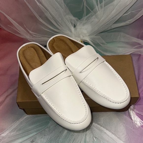 Elegant White Women's Loafers - Picture 4 of 4